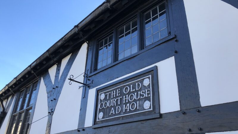 Yr Hen Lys The Old Courthouse